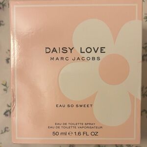 Marc Jacobs Daisy Love Eau So Sweet in Pink and White